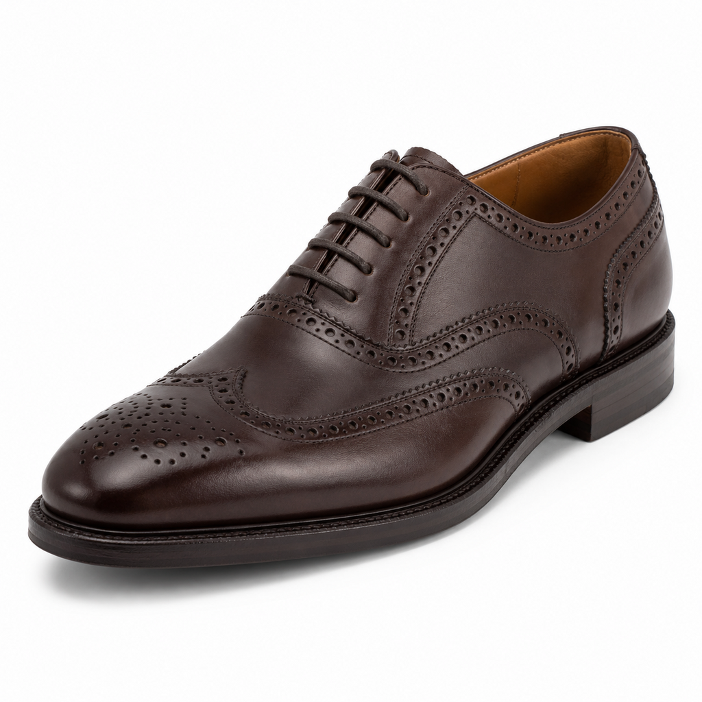 Chaussure richelieu en cuir marron vue de côté