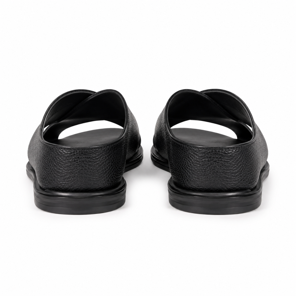 Vue arrière des sandales en cuir noir.