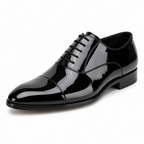 Chaussure habillée en cuir verni noir vue de côté