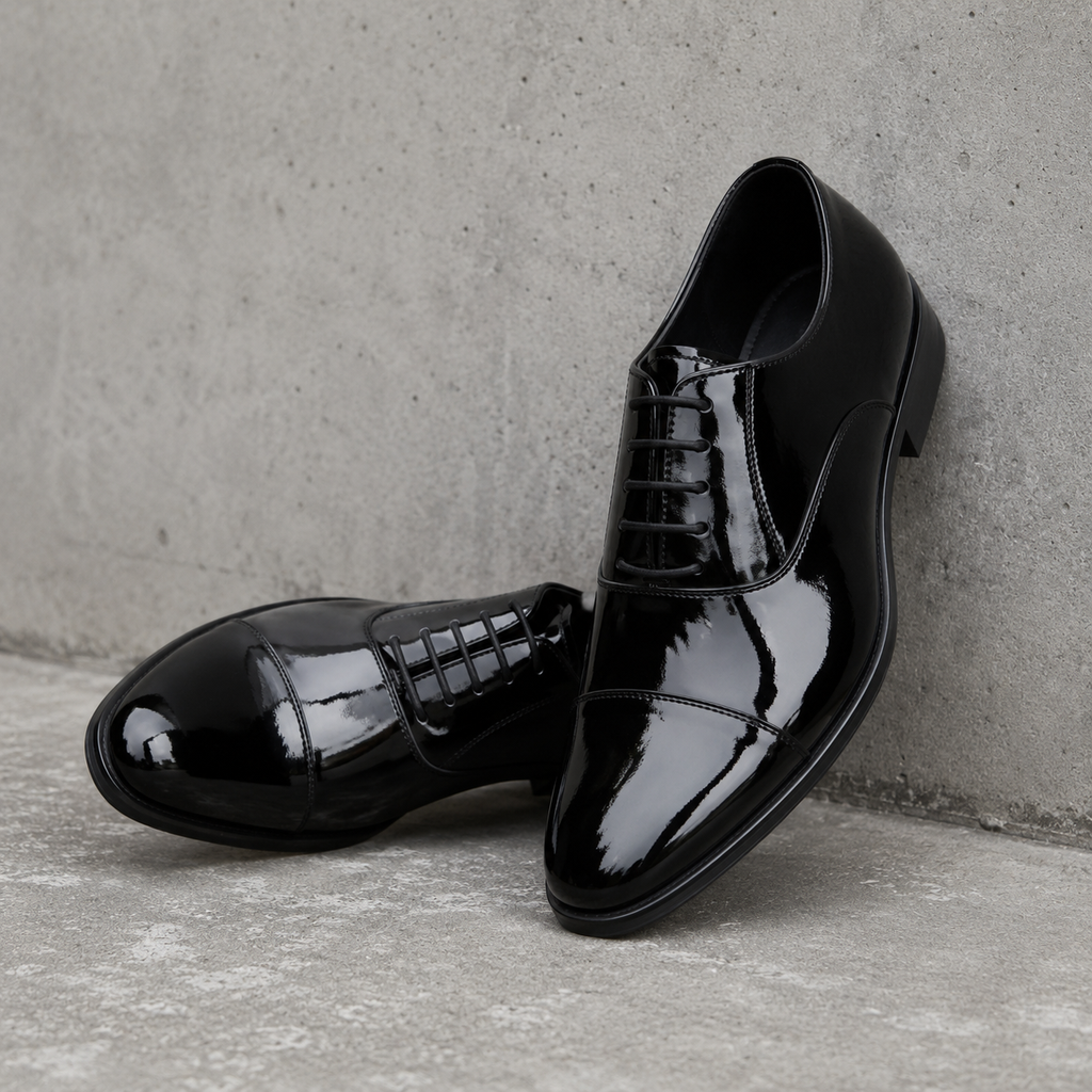 Chaussure habillée en cuir verni noir vue de face