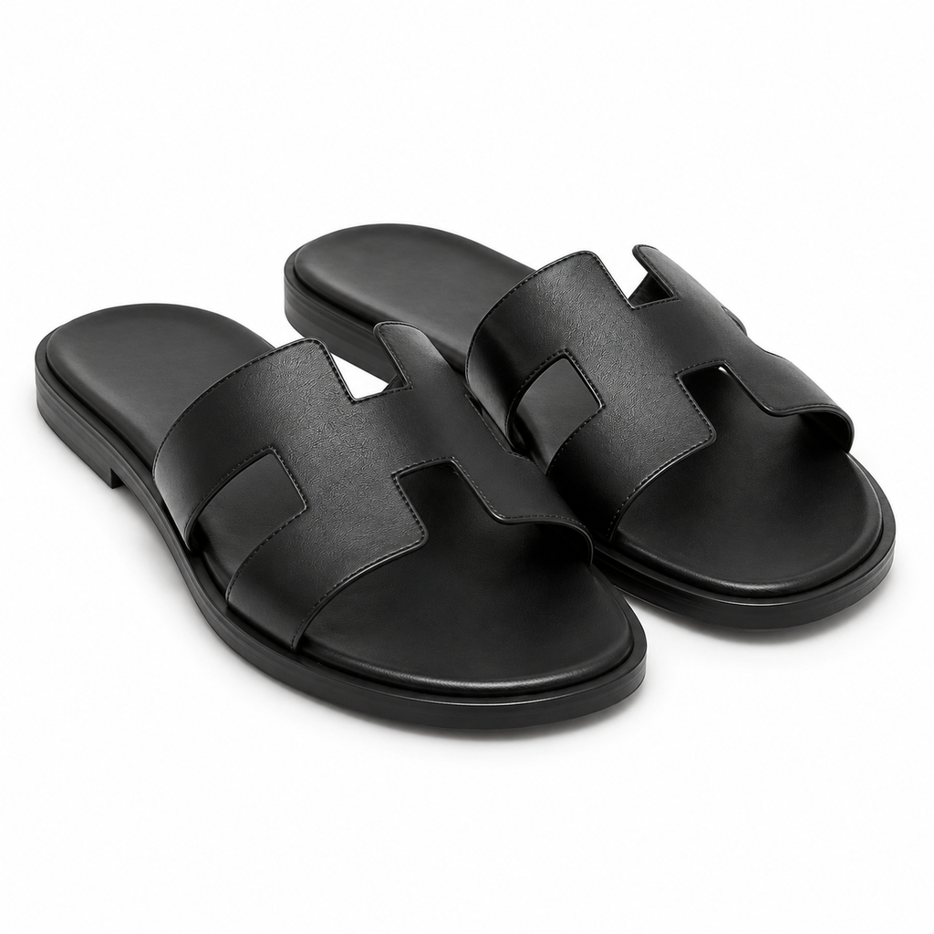 Sandales noires élégantes avec semelle antidérapante.