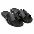 Sandales noires élégantes avec semelle antidérapante.