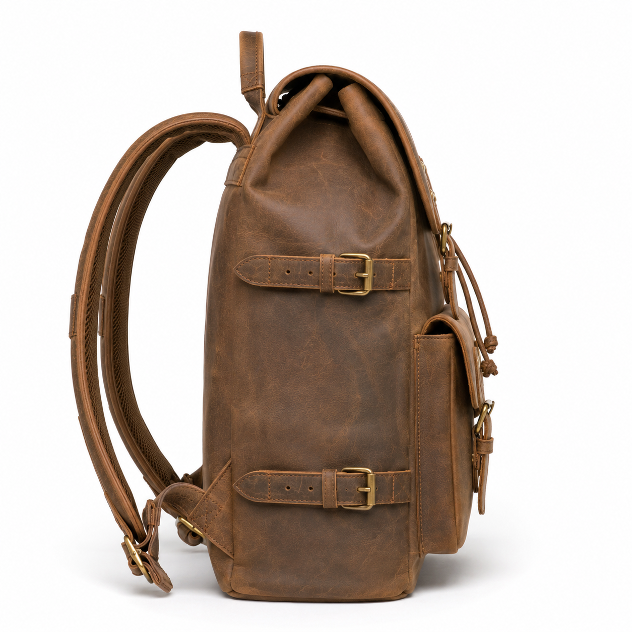 Détail des boucles en métal sur le sac à dos.