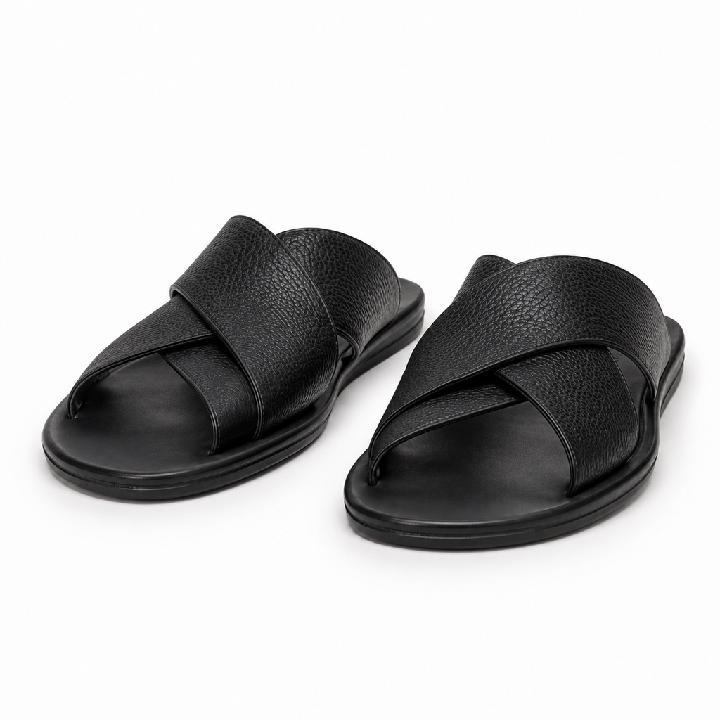 Vue latérale des sandales en cuir noir croisé.
