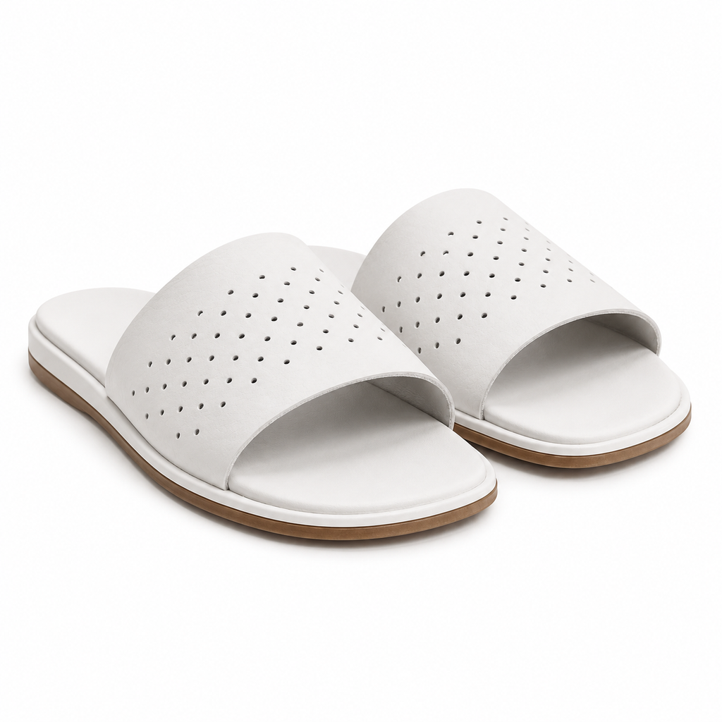 Sandales blanches avec design perforé.