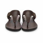 Sandales en cuir marron avec boucle vue de face.