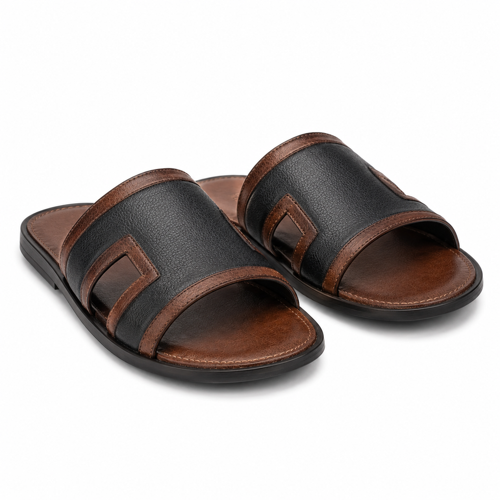 Vue latérale des sandales en cuir noir et marron