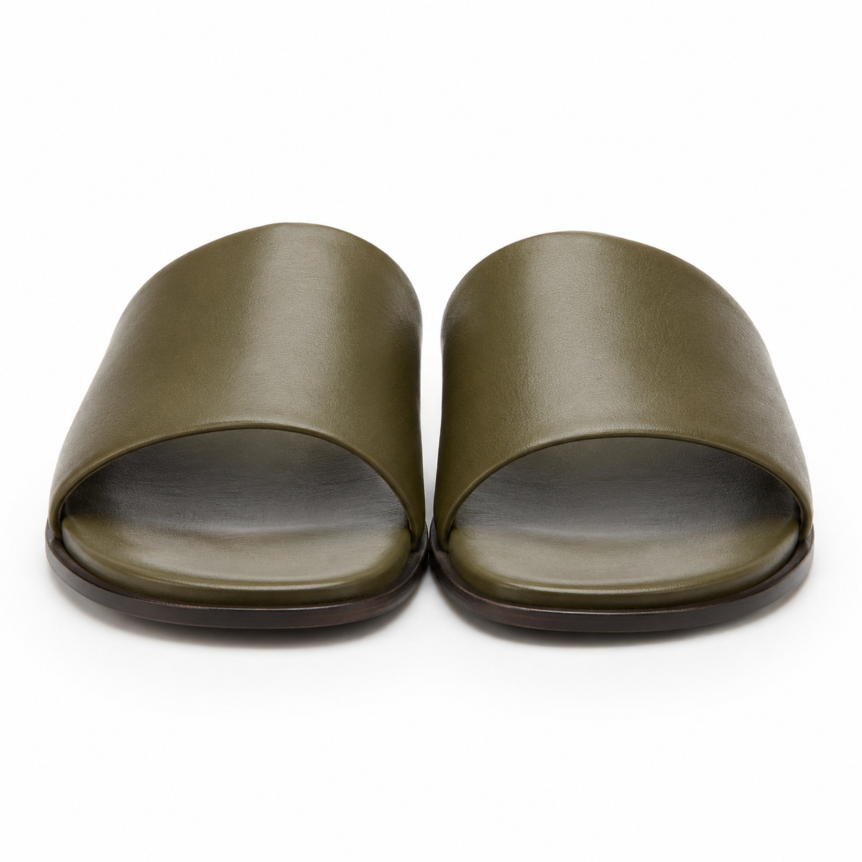Sandales en cuir vertes minimalistes pour hommes.