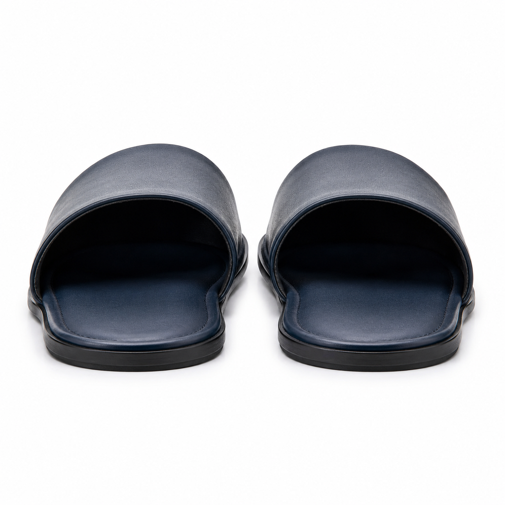 Sandales en cuir synthétique pour usage quotidien.