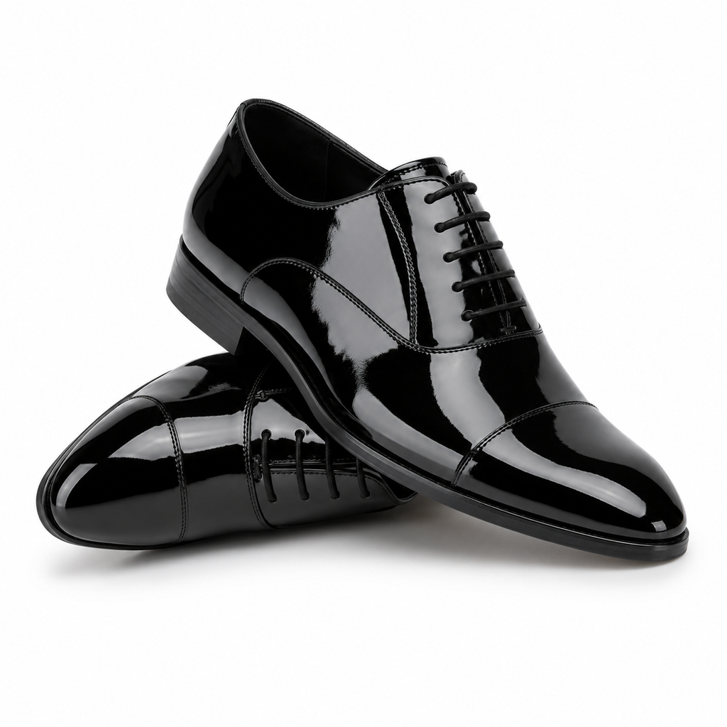 Chaussure habillée en cuir verni noir vue de derrière
