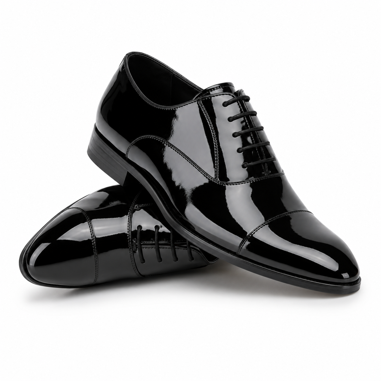 Chaussure habillée en cuir verni noir vue de derrière