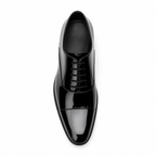 Chaussure habillée en cuir verni noir vue de dessus