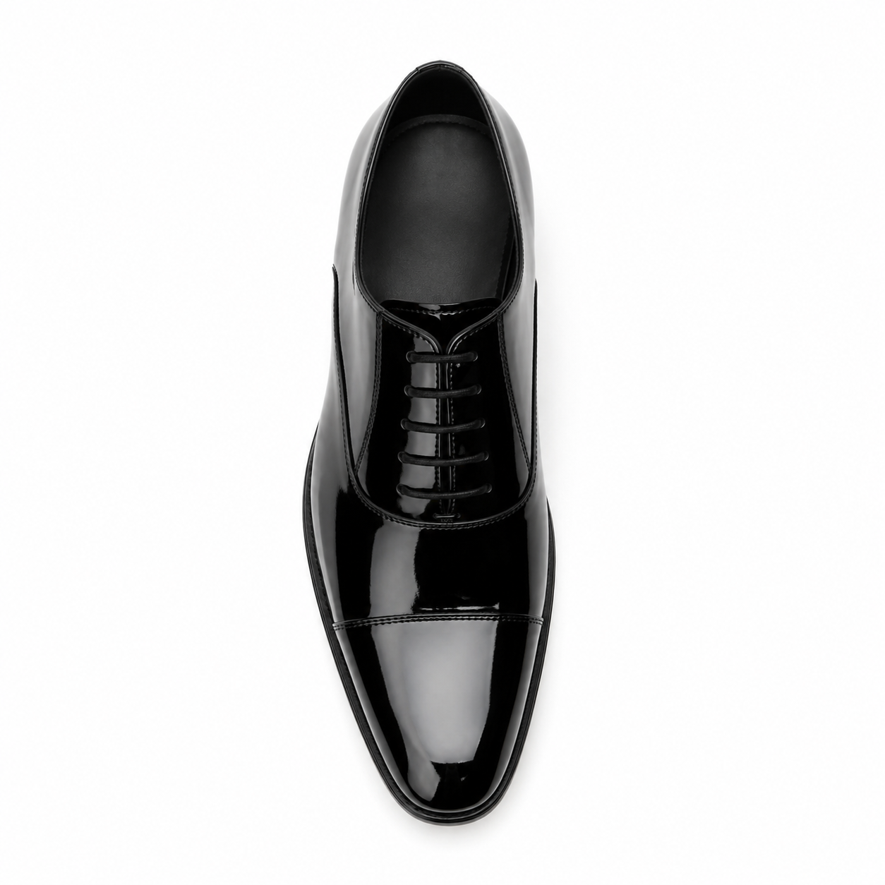 Chaussure habillée en cuir verni noir vue de dessus