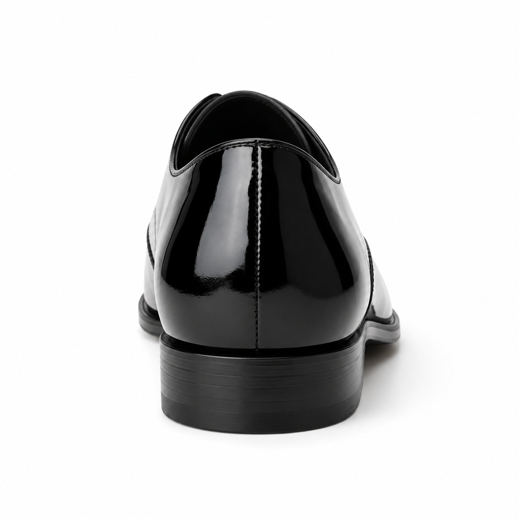 Détail de la semelle de la chaussure en cuir verni