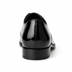 Détail de la semelle de la chaussure en cuir verni