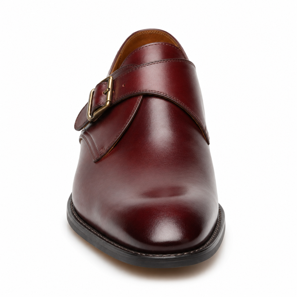 Chaussure Monk en cuir marron sur fond blanc